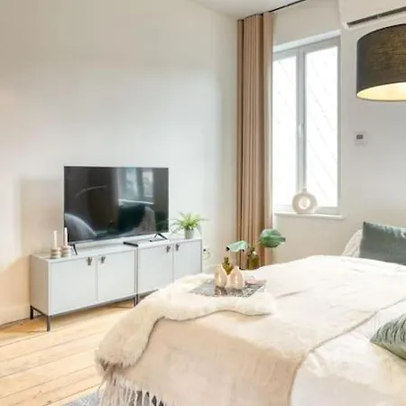 Spacious & Luminous Gem In Historic Ghent Building Buitenkant foto