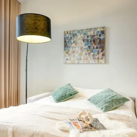 Spacious & Luminous Gem In Historic Ghent Building Buitenkant foto