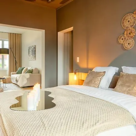 Spacious & Luminous Gem In Historic Ghent Building Buitenkant foto