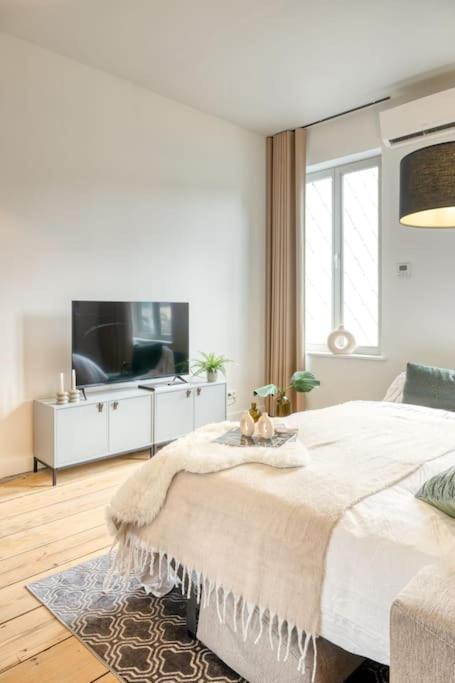 Spacious & Luminous Gem In Historic Building