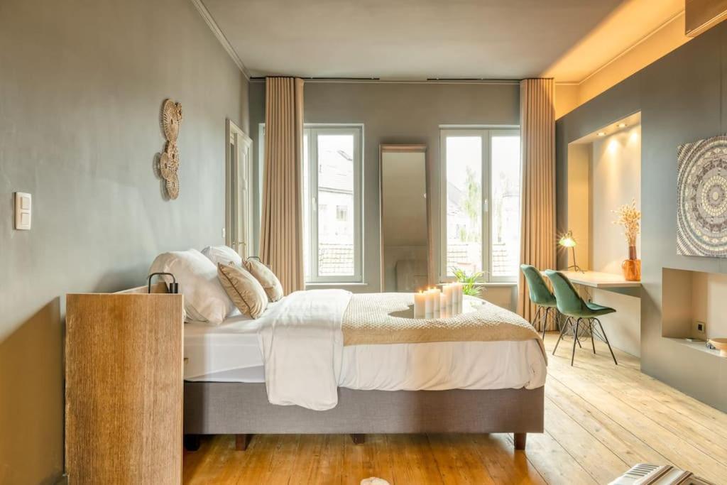 Spacious & Luminous Gem In Historic Building Apartment *
