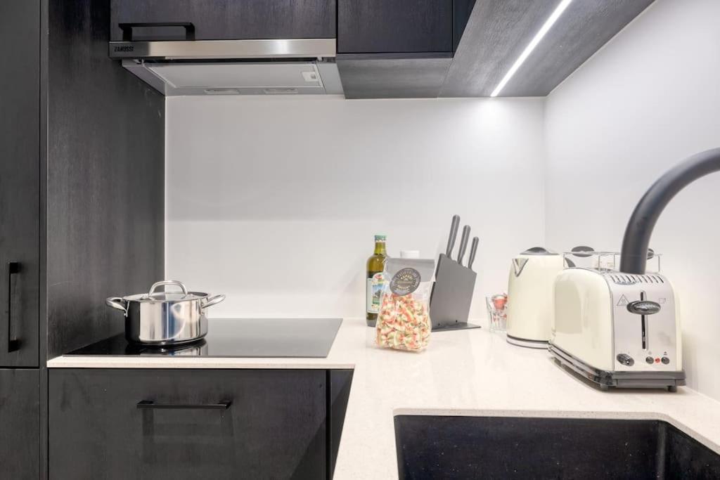 Apartment Spacious & Luminous Gem In Historic Building *